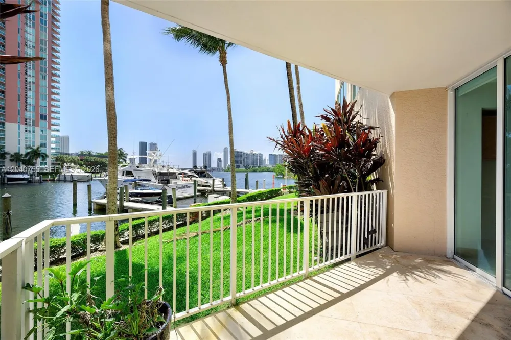 3330 NE 190th St #114 Aventura, FL 33180