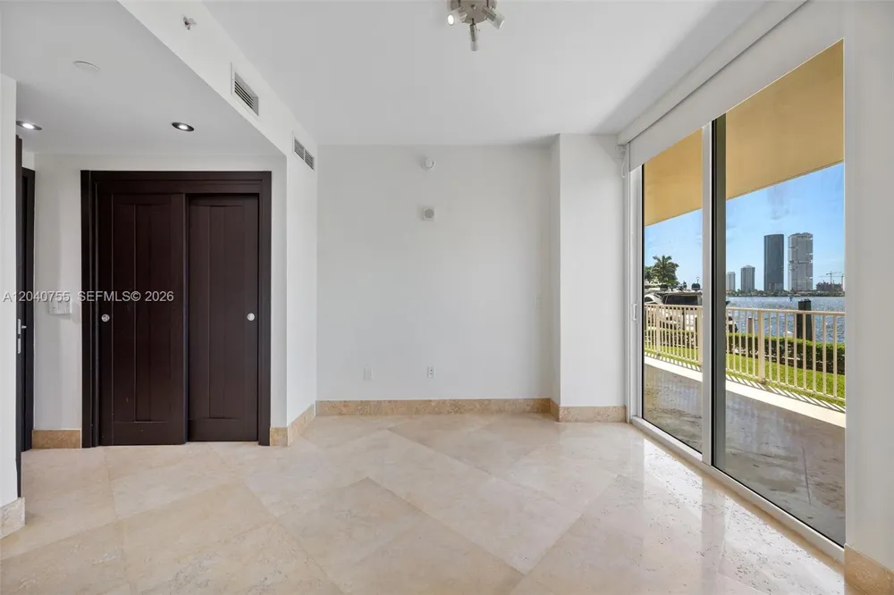 3330 NE 190th St #114 Aventura, FL 33180