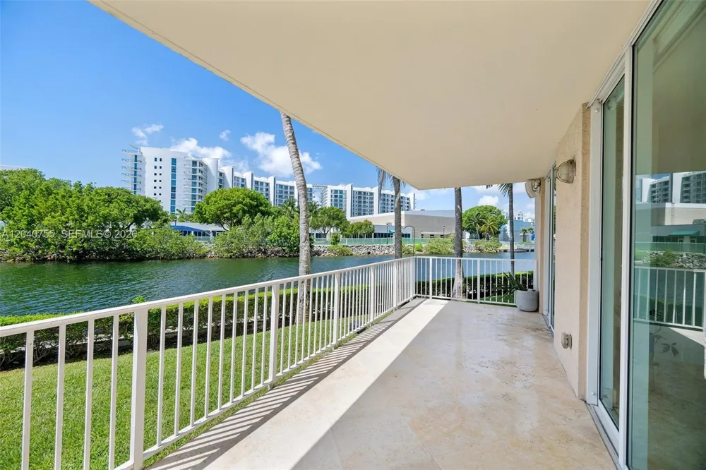 3330 NE 190th St #114 Aventura, FL 33180
