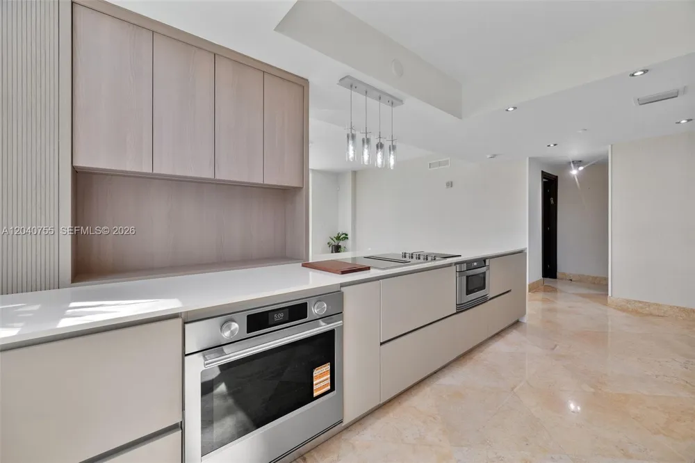 3330 NE 190th St #114 Aventura, FL 33180