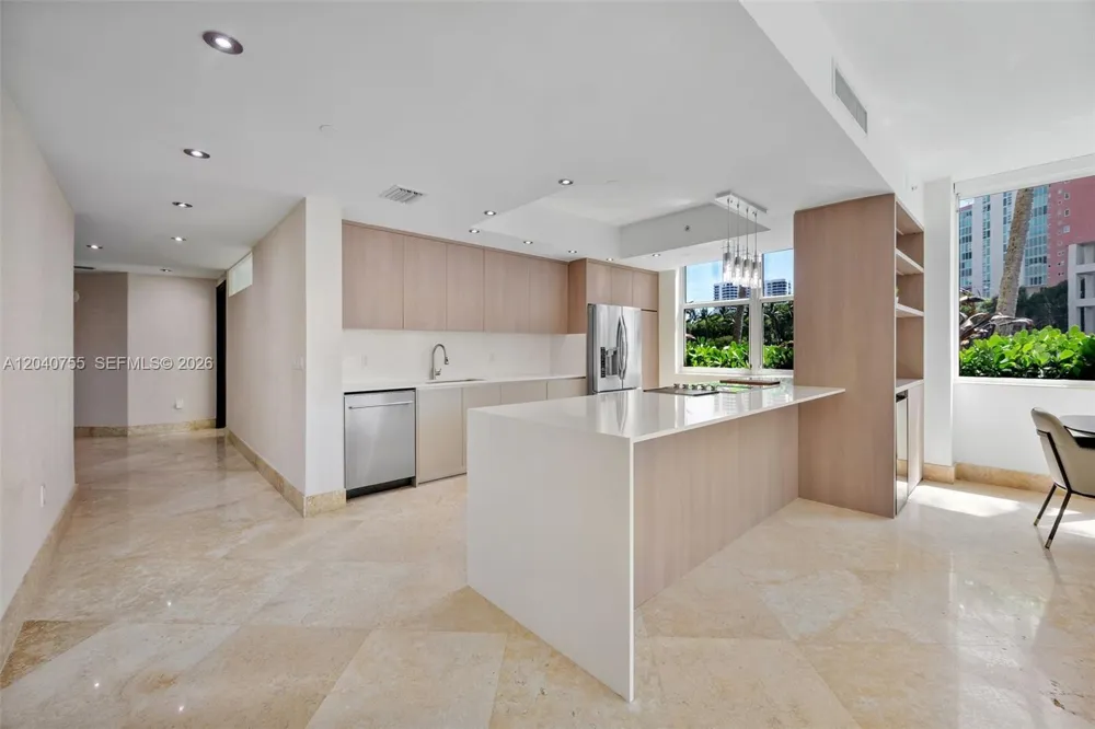3330 NE 190th St #114 Aventura, FL 33180