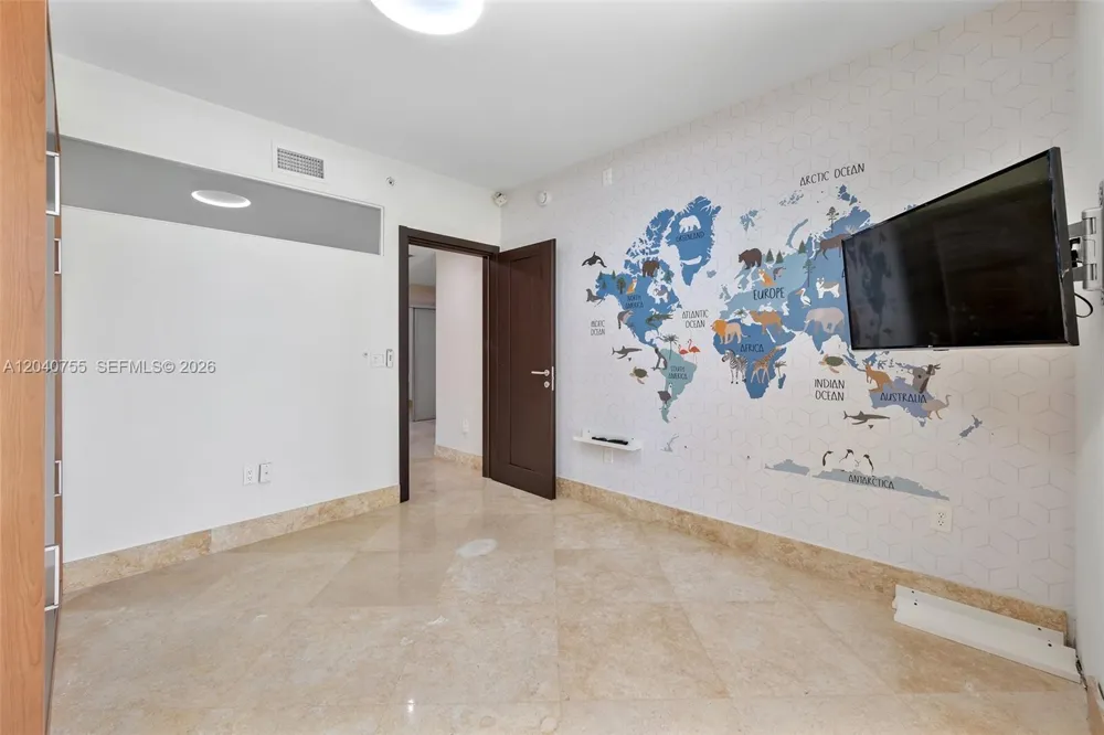 3330 NE 190th St #114 Aventura, FL 33180