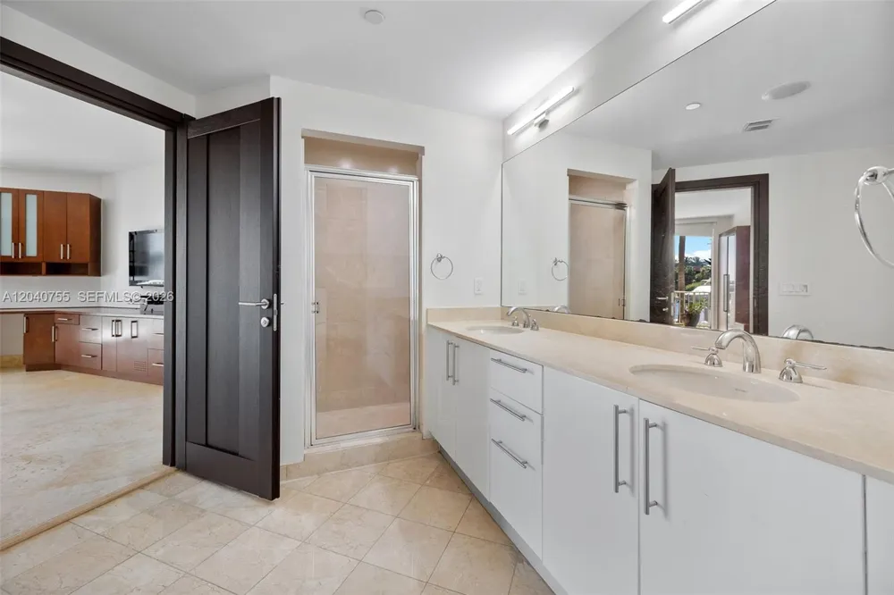 3330 NE 190th St #114 Aventura, FL 33180