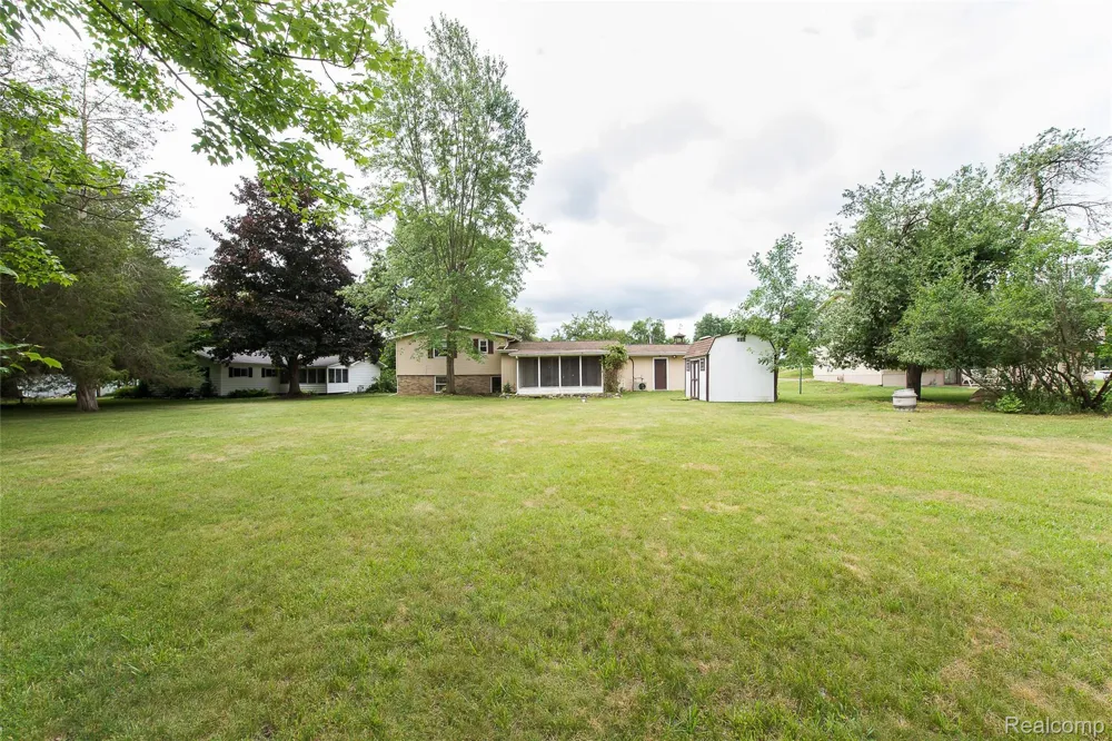 1165 Camelot Drive Putnam Township, MI 48169