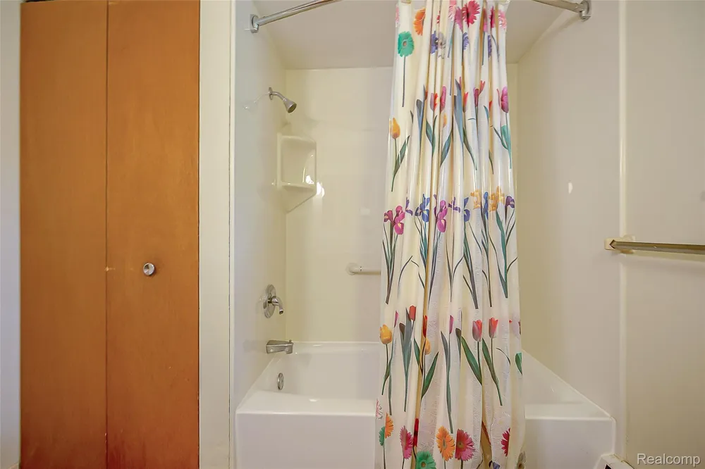 1165 Camelot Drive Putnam Township, MI 48169