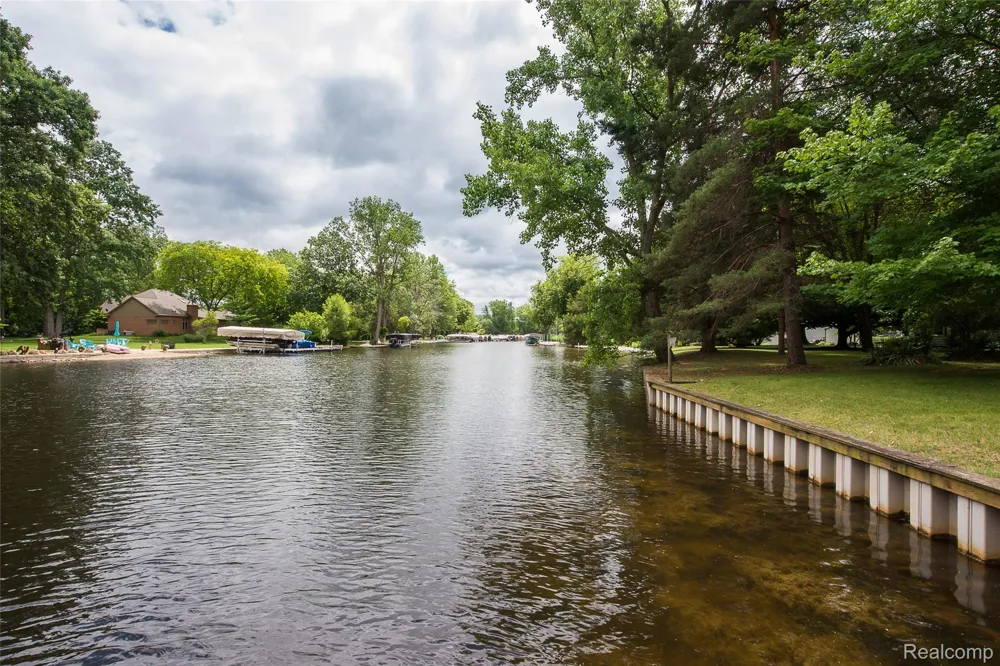 1165 Camelot Drive Putnam Township, MI 48169