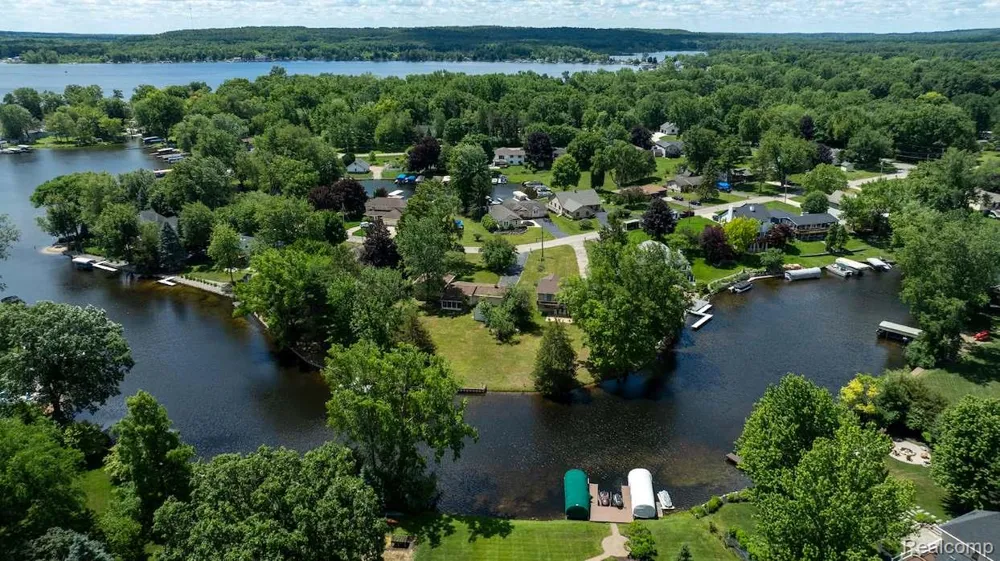 1165 Camelot Drive Putnam Township, MI 48169