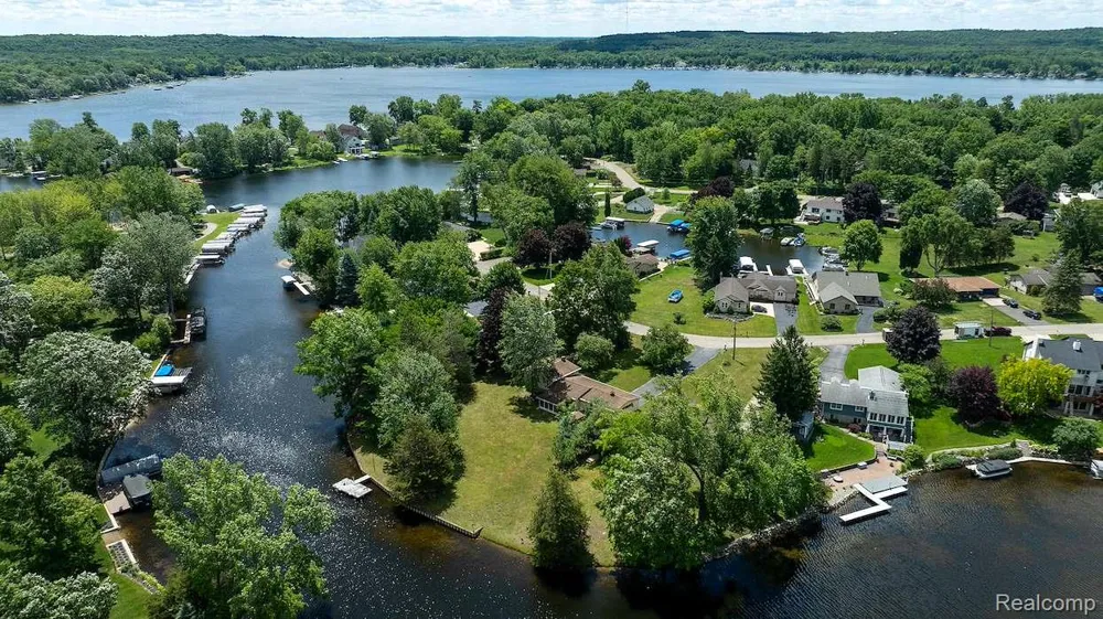 1165 Camelot Drive Putnam Township, MI 48169