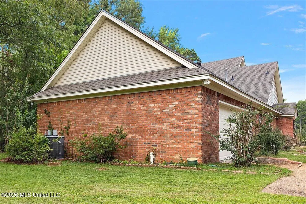 5049 Springridge Road Raymond, MS 39154