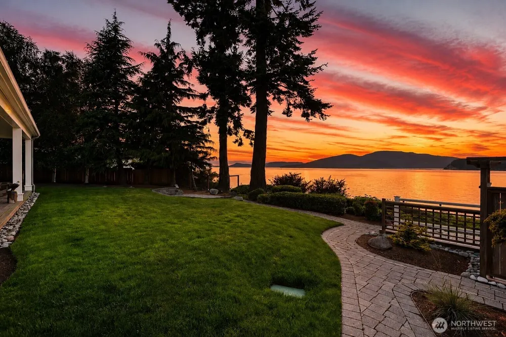 1114 B AVENUE Anacortes, WA 98221