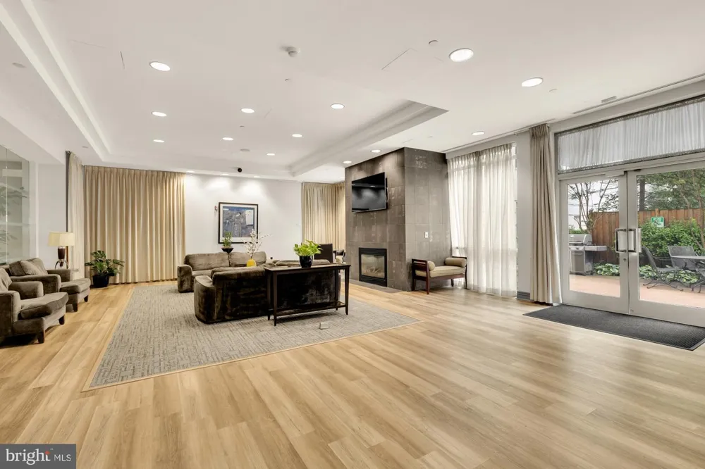 880 POLLARD STREET #801 Arlington, VA 22203