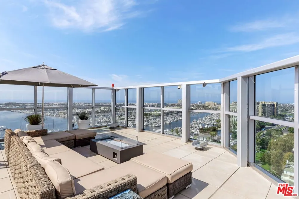 13700 Marina Pointe Drive #415 Marina del Rey, CA 90292