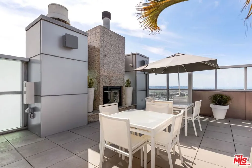 13700 Marina Pointe Drive #415 Marina del Rey, CA 90292