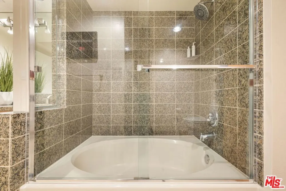 13700 Marina Pointe Drive #415 Marina del Rey, CA 90292