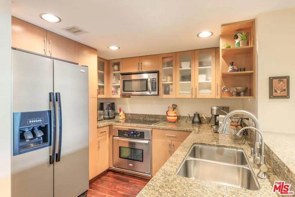 13700 Marina Pointe Drive #415 Marina del Rey, CA 90292