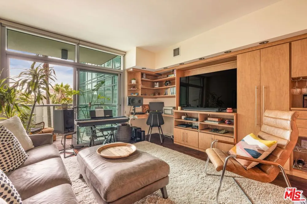 13700 Marina Pointe Drive #415 Marina del Rey, CA 90292