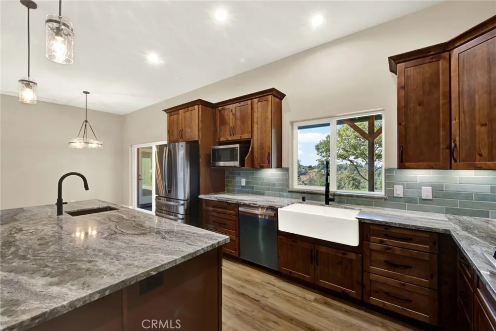 1690 BEND LANE Paradise, CA 95963