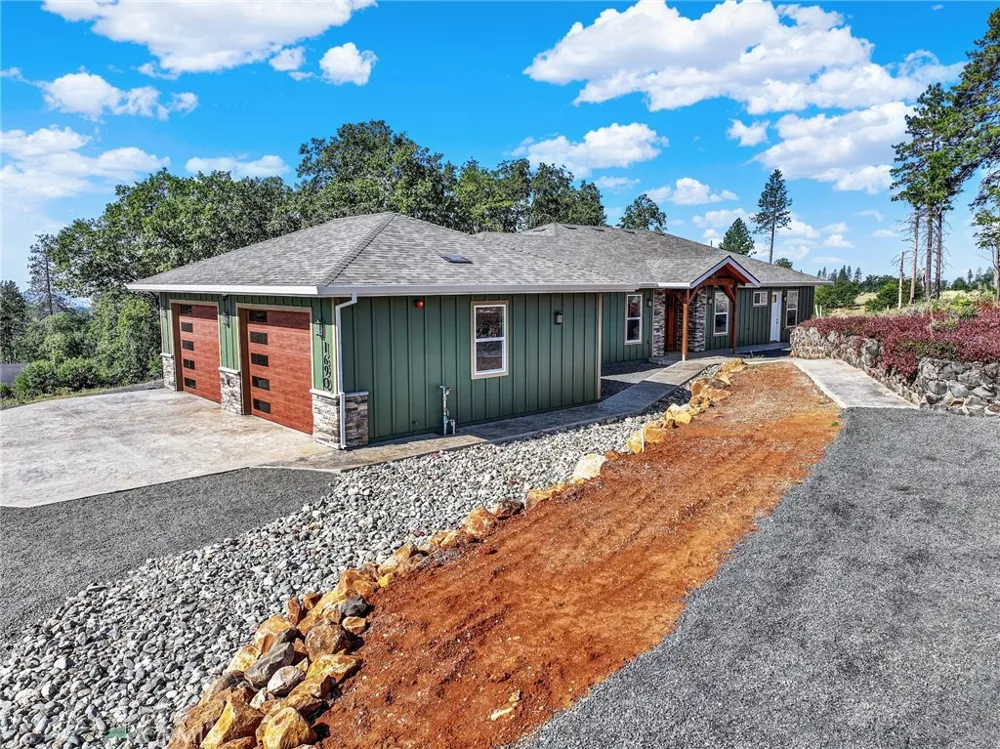 1690 BEND LANE Paradise, CA 95963