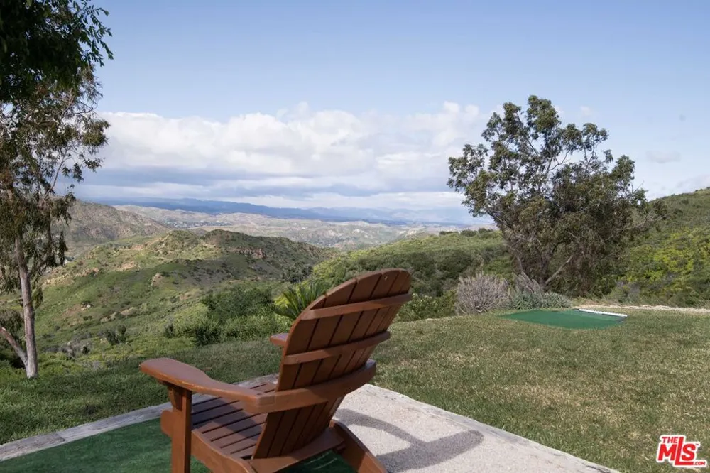 30884 Mulholland Highway Agoura Hills, CA 91301