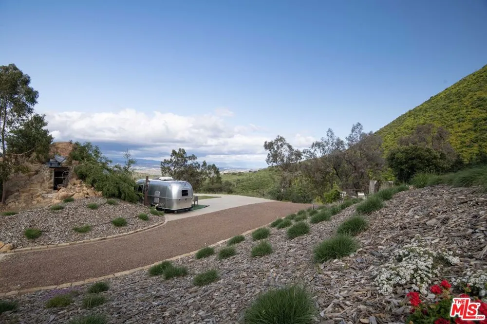 30884 Mulholland Highway Agoura Hills, CA 91301