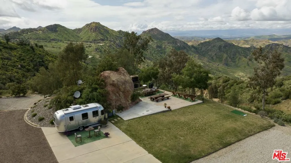30884 Mulholland Highway Agoura Hills, CA 91301