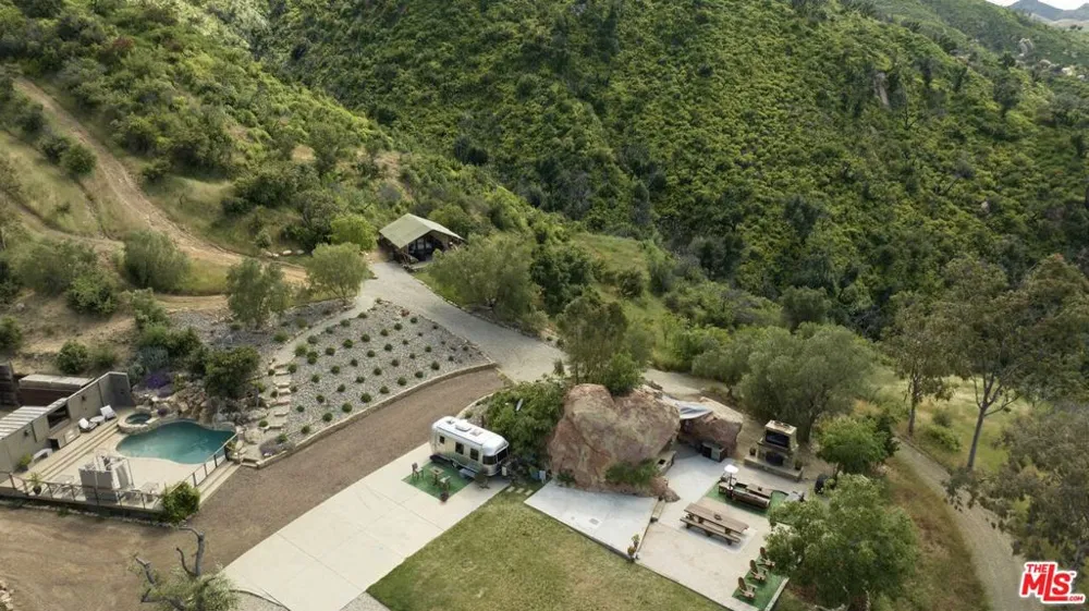 30884 Mulholland Highway Agoura Hills, CA 91301