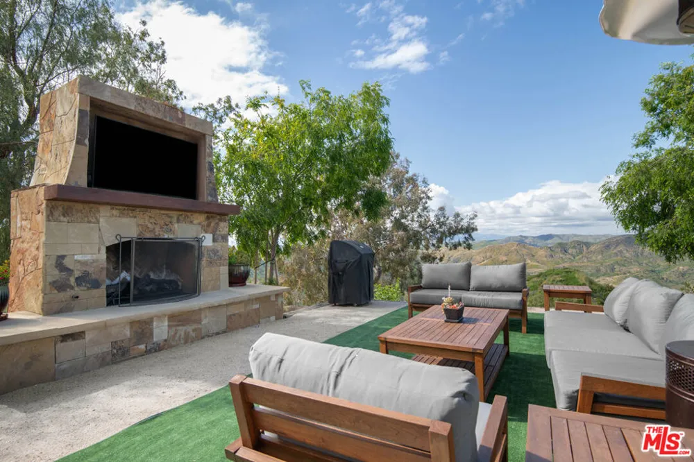 30884 Mulholland Highway Agoura Hills, CA 91301