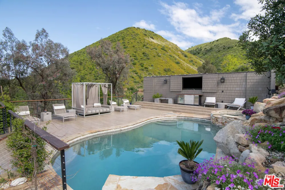 30884 Mulholland Highway Agoura Hills, CA 91301