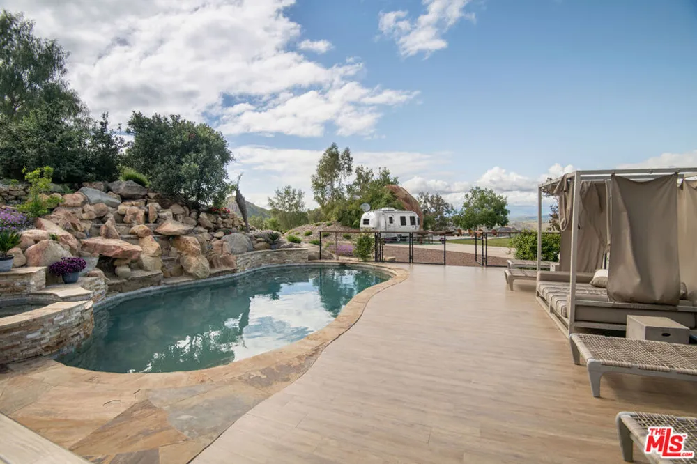 30884 Mulholland Highway Agoura Hills, CA 91301