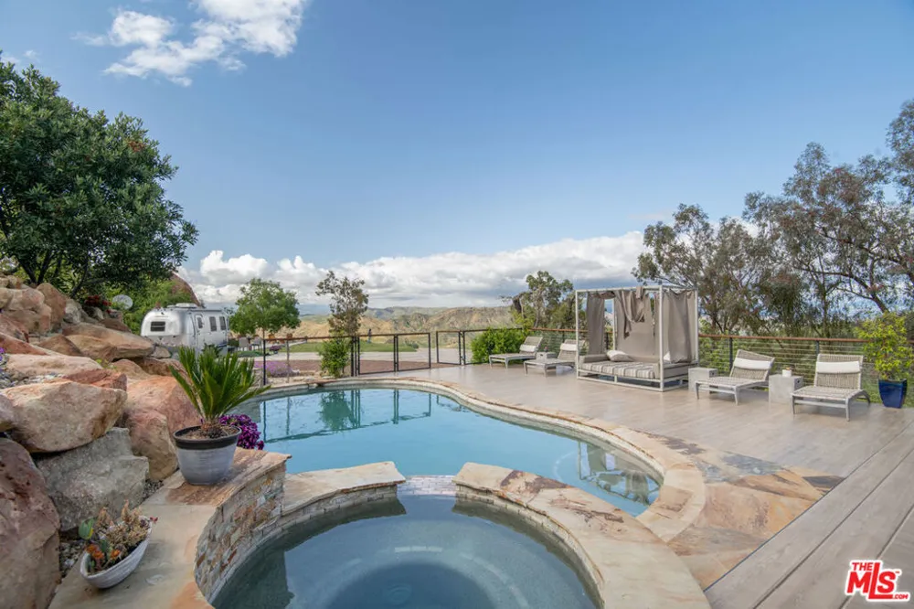 30884 Mulholland Highway Agoura Hills, CA 91301