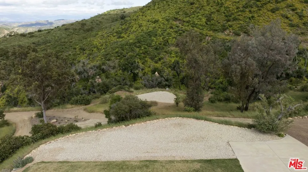 30884 Mulholland Highway Agoura Hills, CA 91301