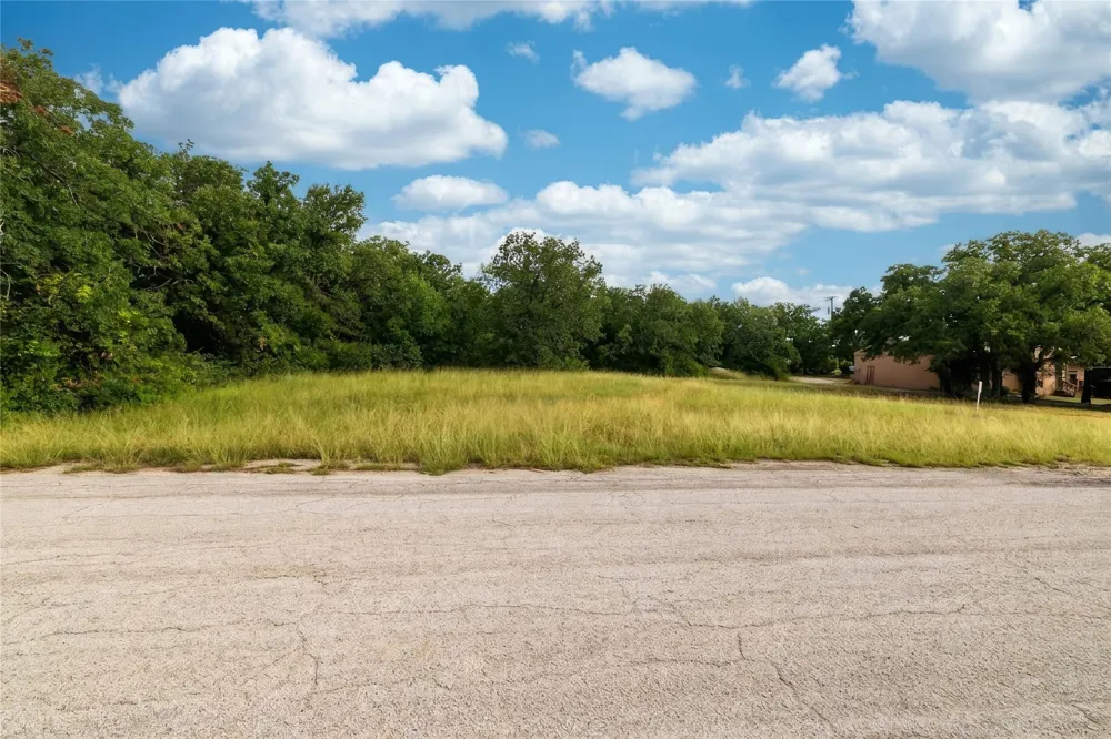 Segundo Drive Runaway Bay, TX 76426