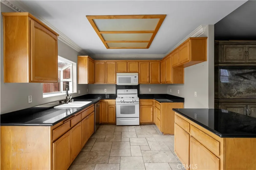 17779 Merridy Northridge, CA 91325
