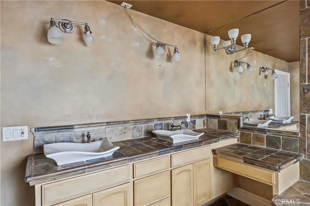17779 Merridy Northridge, CA 91325
