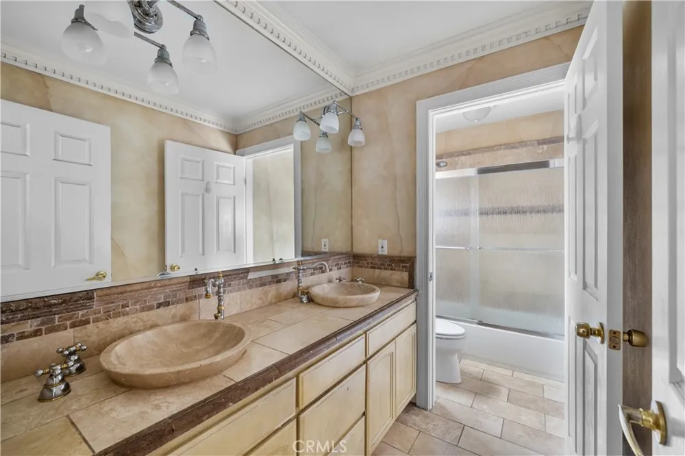 17779 Merridy Northridge, CA 91325