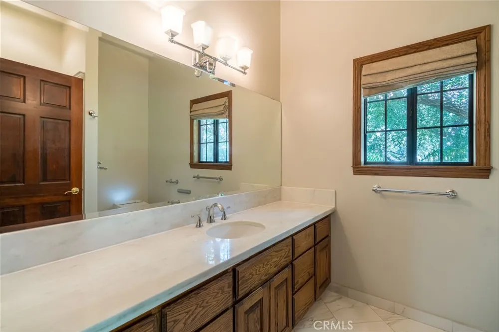 375 Berkshire Avenue La Canada Flintridge, CA 91011
