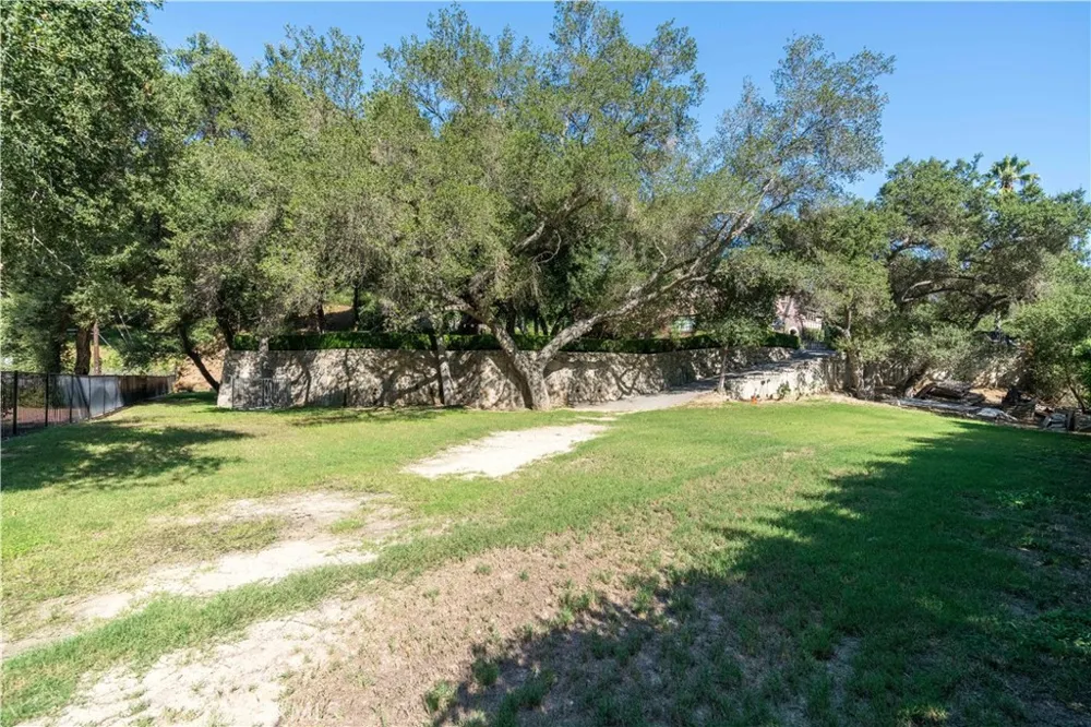 375 Berkshire Avenue La Canada Flintridge, CA 91011