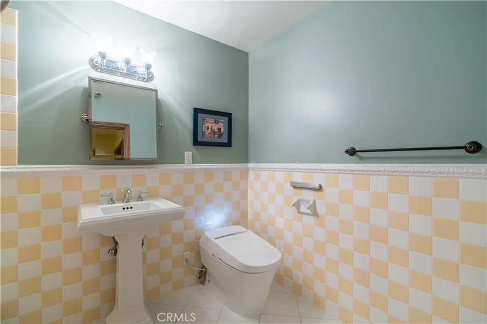 375 Berkshire Avenue La Canada Flintridge, CA 91011