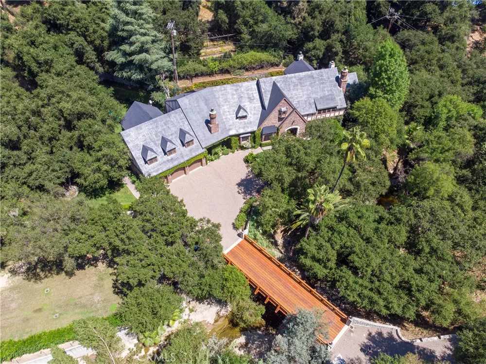 375 Berkshire Avenue La Canada Flintridge, CA 91011