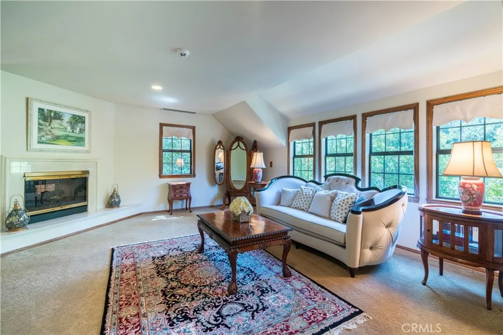 375 Berkshire Avenue La Canada Flintridge, CA 91011