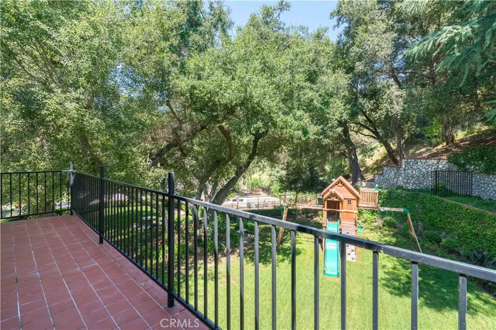 375 Berkshire Avenue La Canada Flintridge, CA 91011