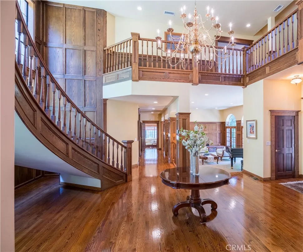 375 Berkshire Avenue La Canada Flintridge, CA 91011