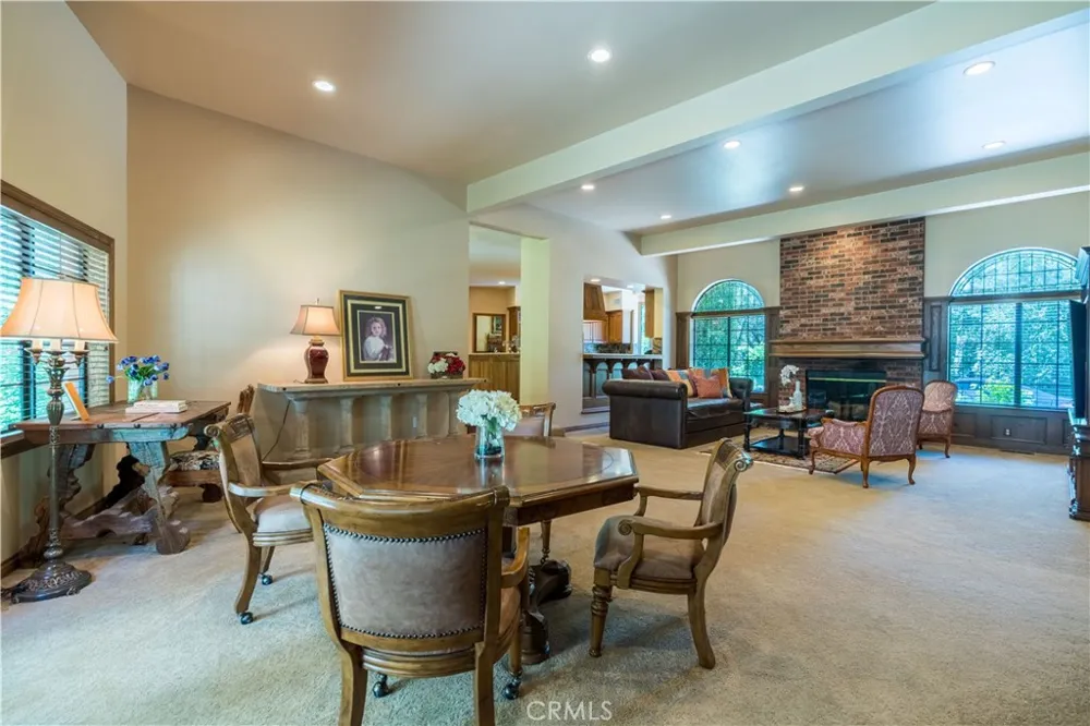 375 Berkshire Avenue La Canada Flintridge, CA 91011