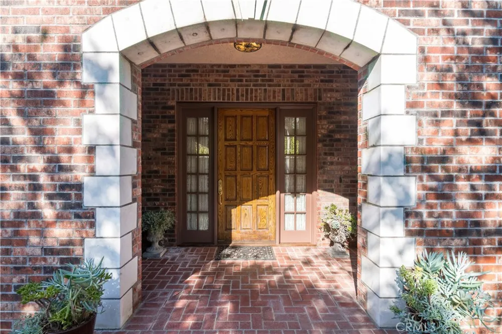 375 Berkshire Avenue La Canada Flintridge, CA 91011