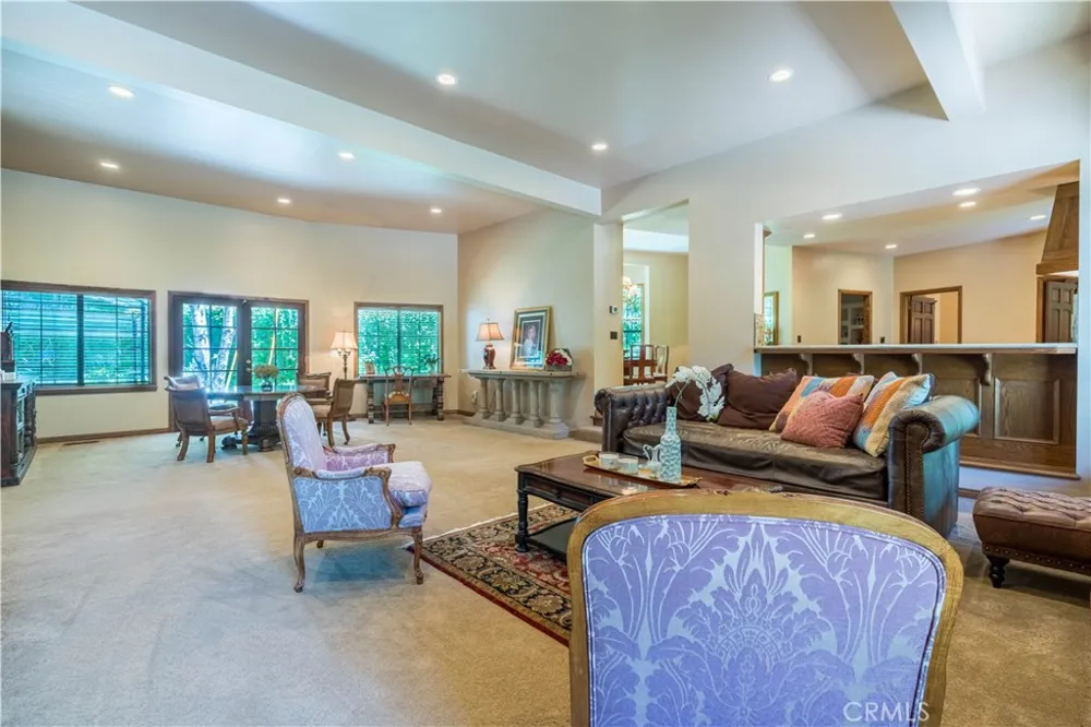375 Berkshire Avenue La Canada Flintridge, CA 91011