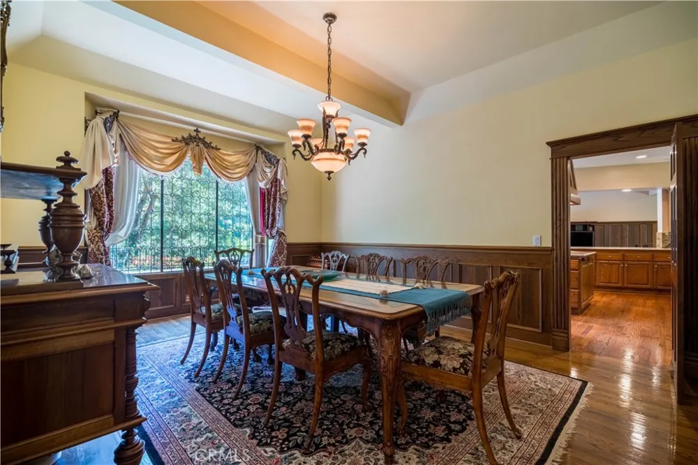 375 Berkshire Avenue La Canada Flintridge, CA 91011