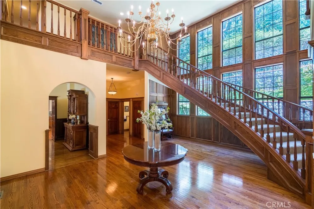 375 Berkshire Avenue La Canada Flintridge, CA 91011