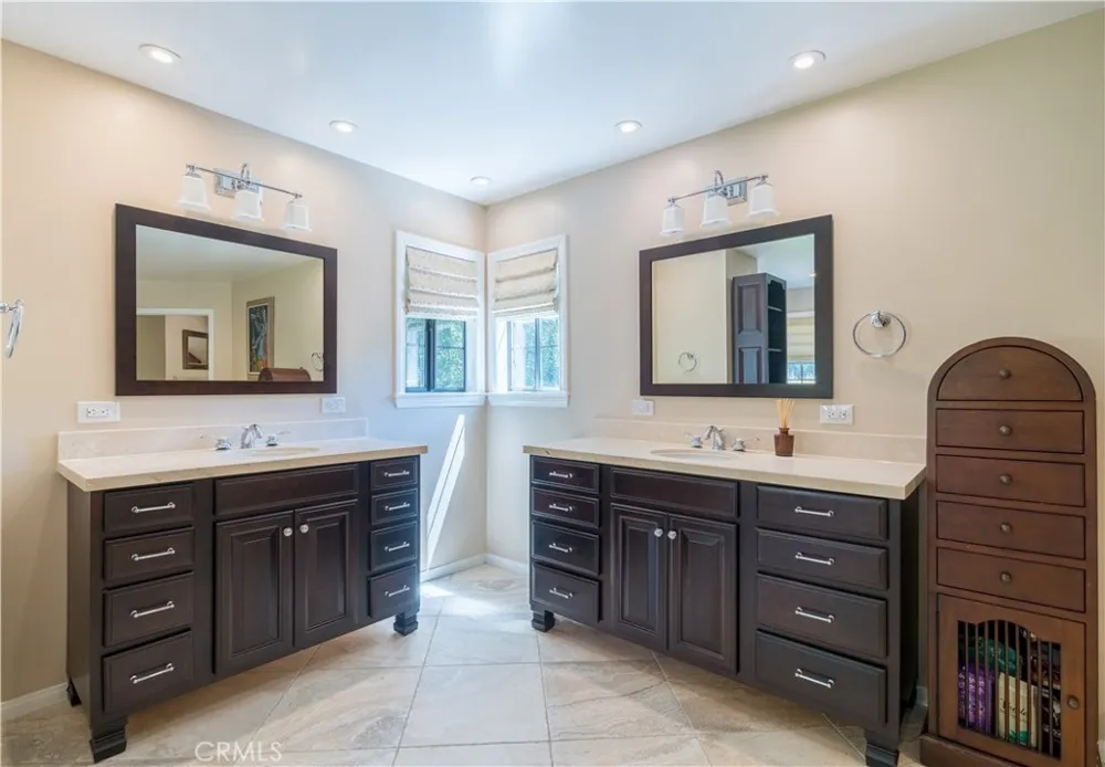 375 Berkshire Avenue La Canada Flintridge, CA 91011
