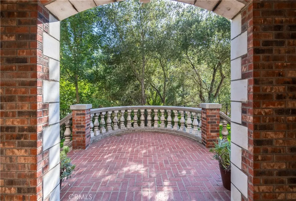 375 Berkshire Avenue La Canada Flintridge, CA 91011