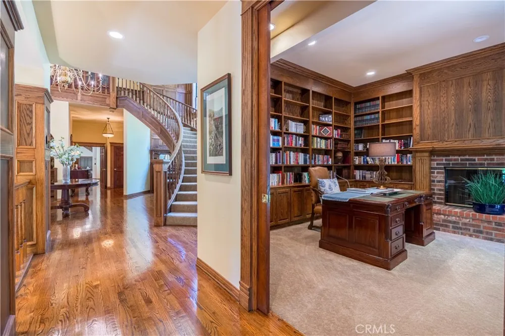 375 Berkshire Avenue La Canada Flintridge, CA 91011